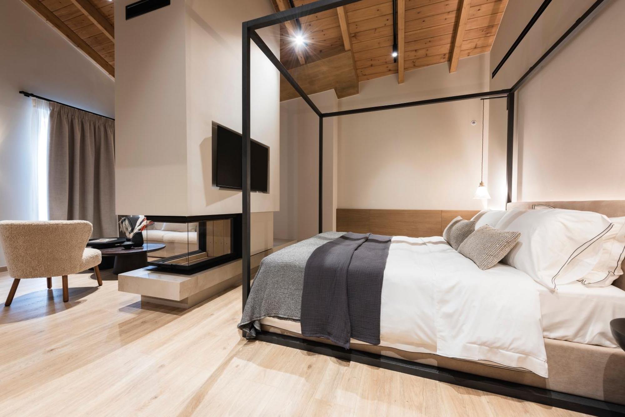 Revi Mountain Resort Boutique Hotel Калаврита Стая снимка