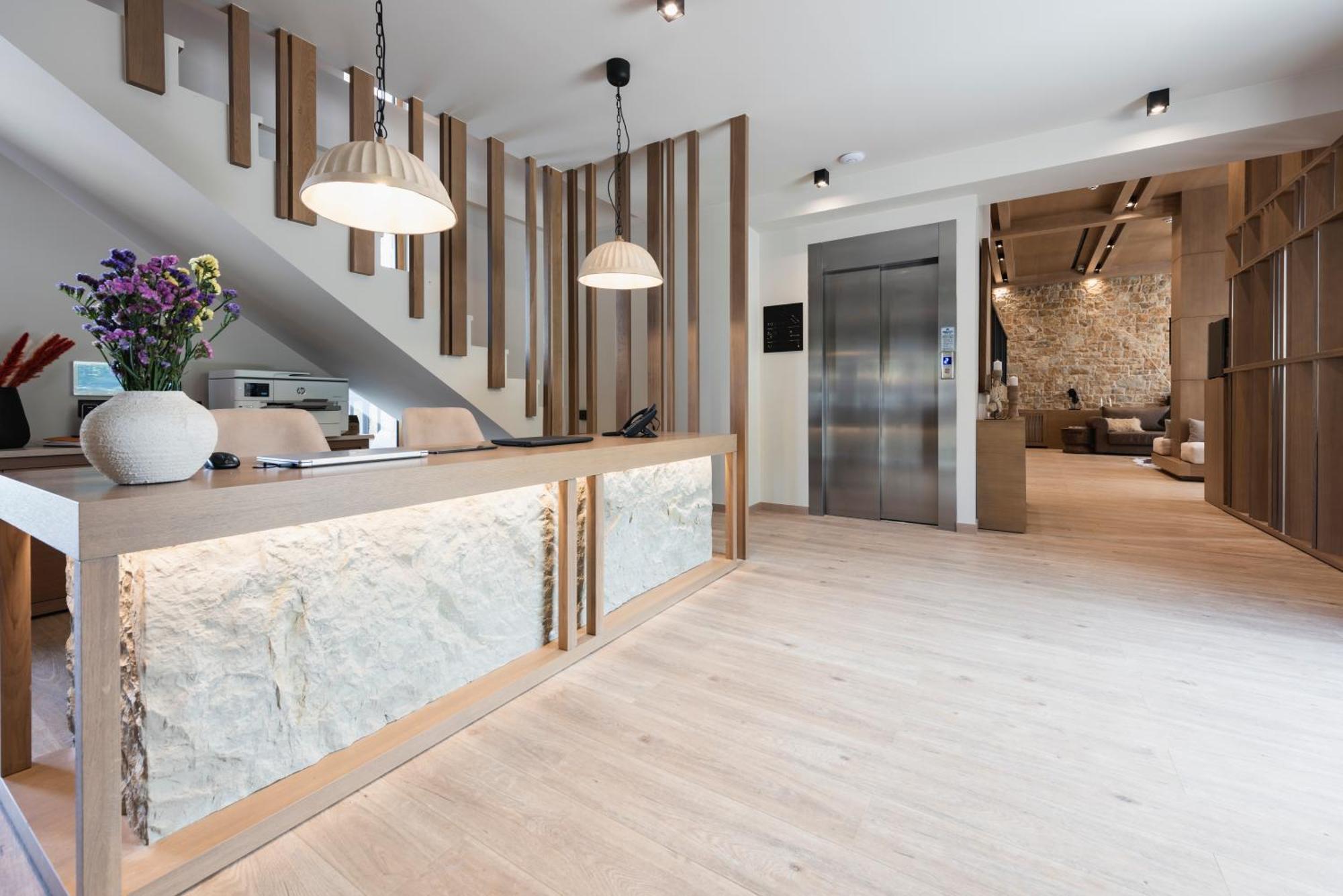 Revi Mountain Resort Boutique Hotel Калаврита Екстериор снимка
