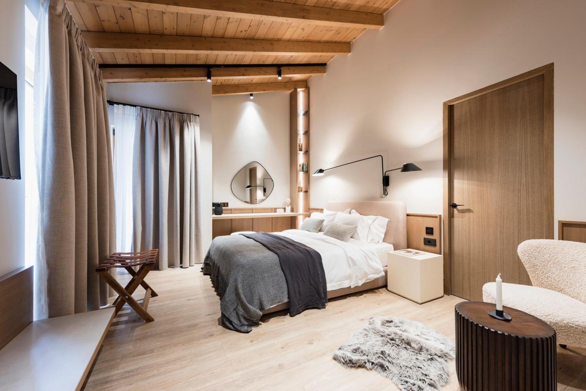 Revi Mountain Resort Boutique Hotel Калаврита Стая снимка